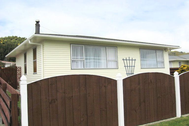Photo of property in 40 Berkeley Road, Wainuiomata, Lower Hutt, 5014