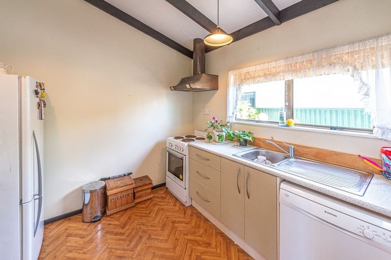 Photo of property in 16 Sussex Road, Springvale, Whanganui, 4501