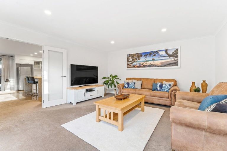 Photo of property in 26 Waitotara Way, Whitianga, 3510