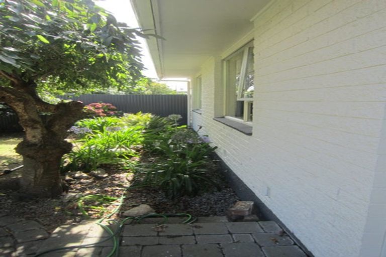 Photo of property in 2/9 Archdall Place, Avonhead, Christchurch, 8042