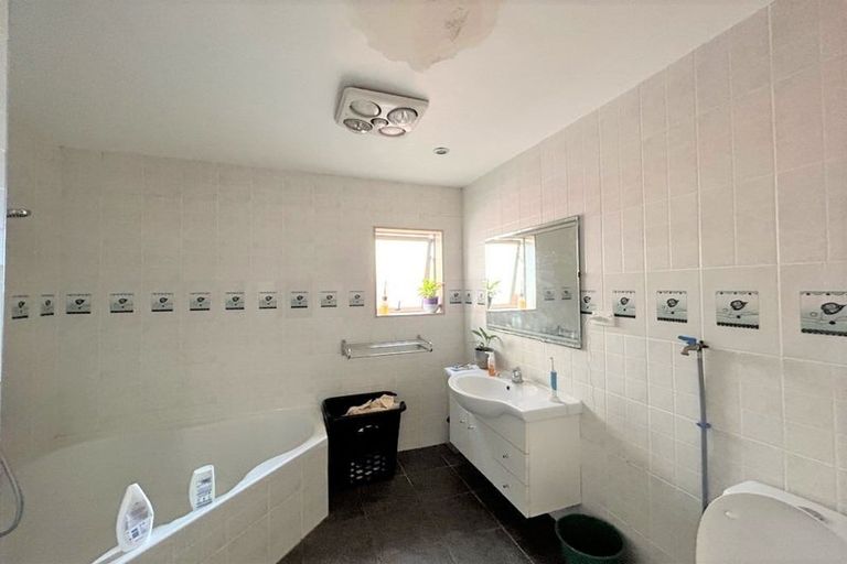 Photo of property in 7a Waterfront Road, Mangere Bridge, Auckland, 2022