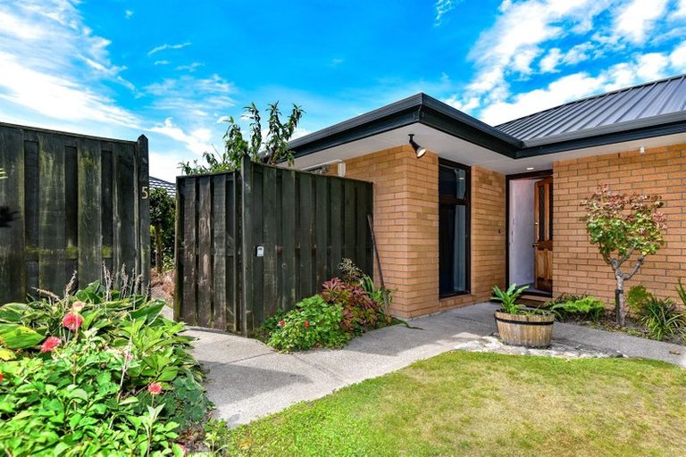 Photo of property in 5 Villa Grove, Ilam, Christchurch, 8041