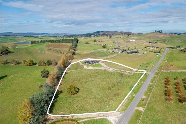 Photo of property in 1 Braehead Road, Otane, 4277