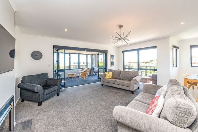 Photo of property in 12 Windsor Terrace, Durie Hill, Whanganui, 4500