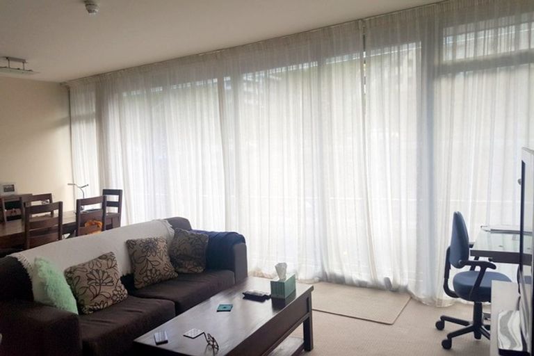 Photo of property in Montreaux, 164 The Terrace, Wellington Central, Wellington, 6011