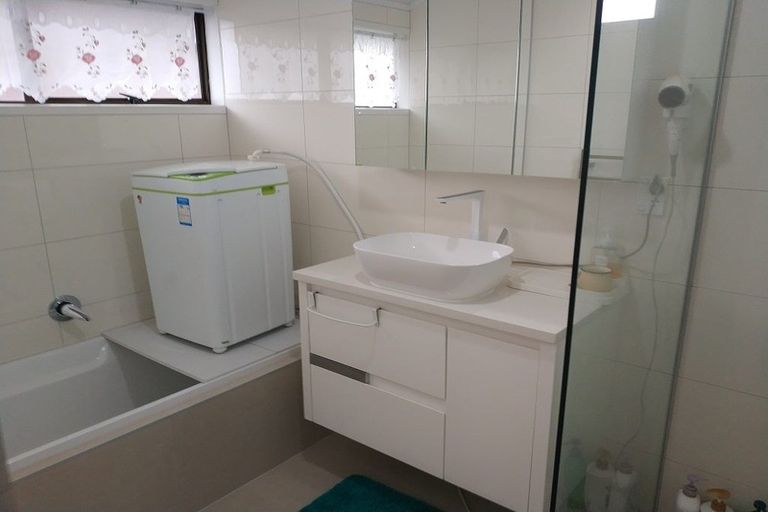 Photo of property in 2/6 Currey Crescent, Milford, Auckland, 0620