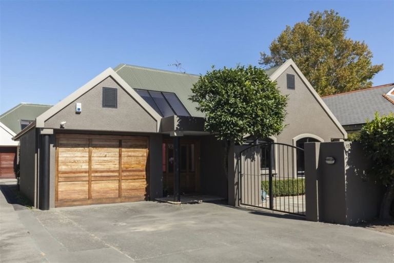 Photo of property in 1/135 Fendalton Road, Fendalton, Christchurch, 8052