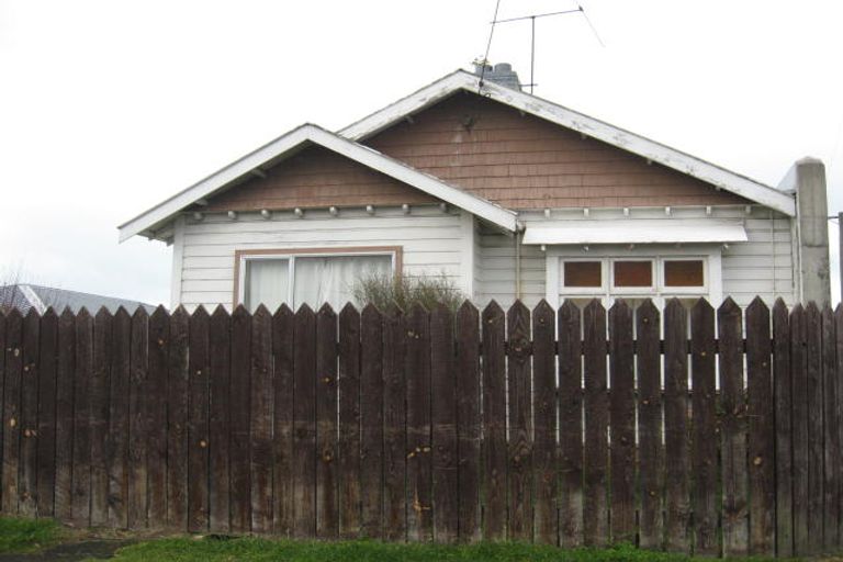 Photo of property in 229 Oxford Street, South Dunedin, Dunedin, 9012