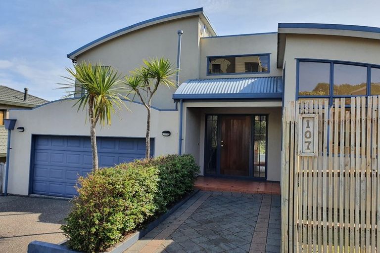 Photo of property in 107 Viewmont Drive, Harbour View, Lower Hutt, 5010