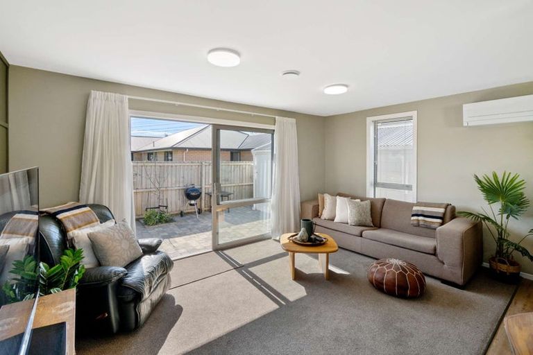 Photo of property in 2/126a Middlepark Road, Sockburn, Christchurch, 8042