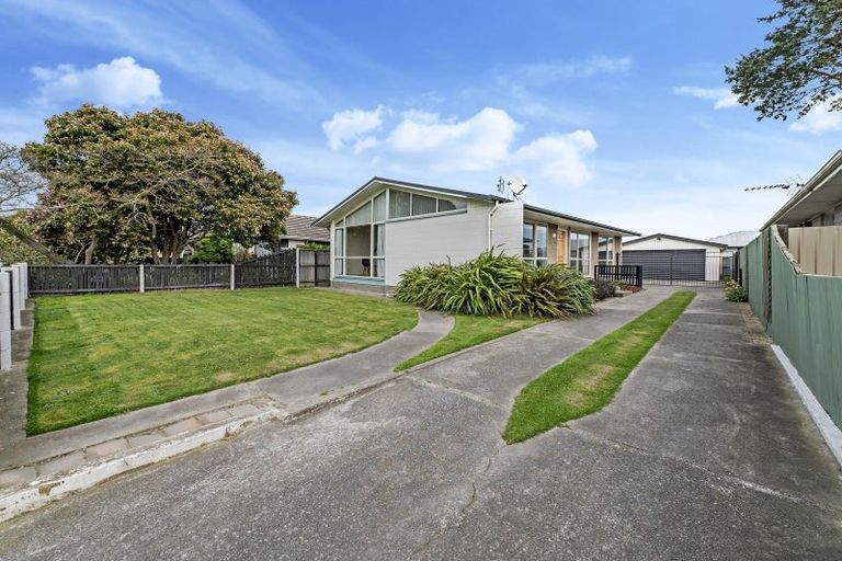 Photo of property in 27 Skerten Avenue, Hornby, Christchurch, 8042
