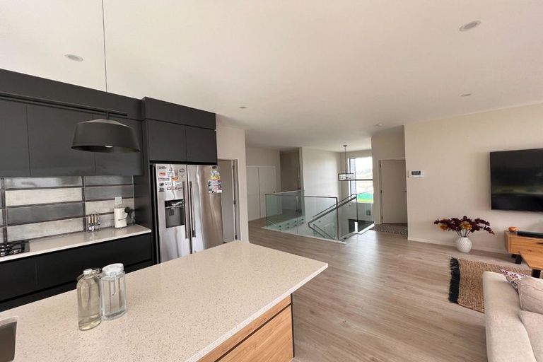 Photo of property in 8 Celestial Crescent, Orewa, 0931