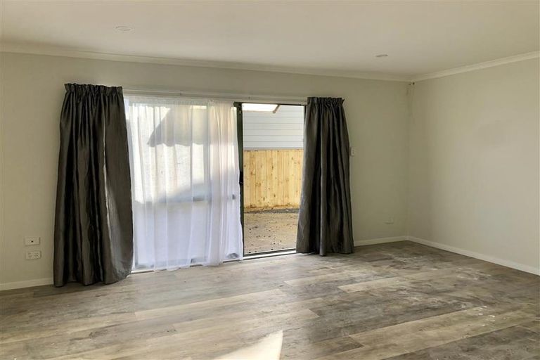 Photo of property in 4 Pureora Place, Clendon Park, Auckland, 2103