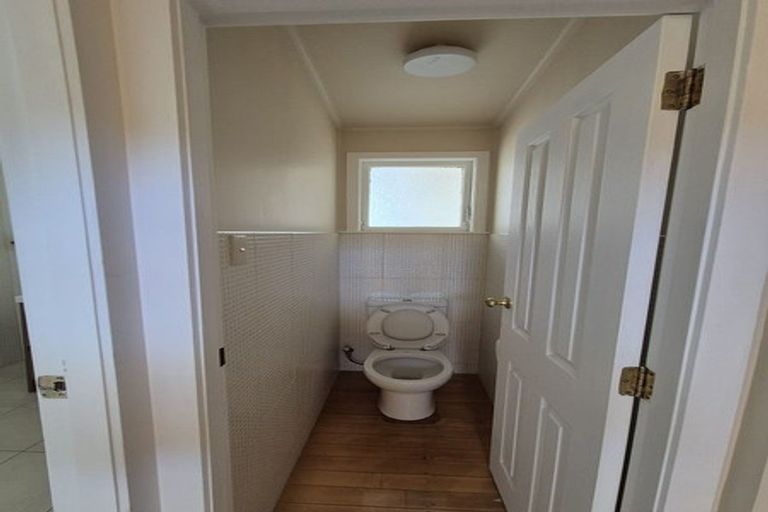 Photo of property in 19 Brunton Place, Glenfield, Auckland, 0629