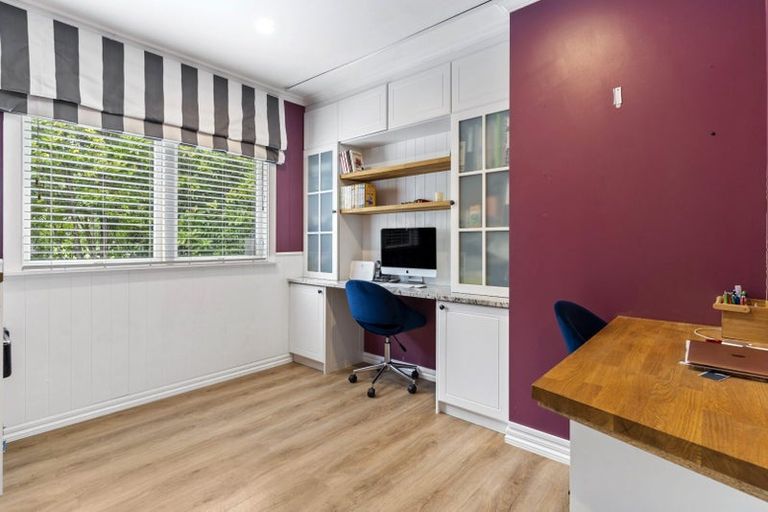 Photo of property in 24 Tauhinu Road, Greenhithe, Auckland, 0632