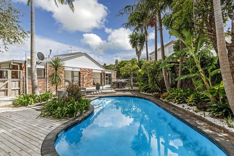 Photo of property in 557 Beach Road, Murrays Bay, Auckland, 0630