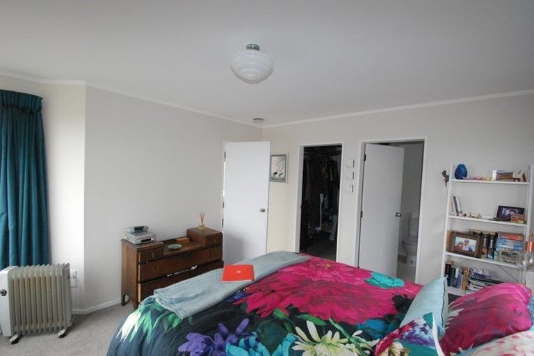 Photo of property in 2 Kapil Grove, Khandallah, Wellington, 6035