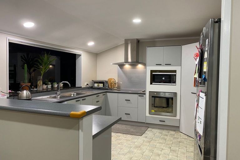 Photo of property in 18 Konini Road, Titirangi, Auckland, 0604