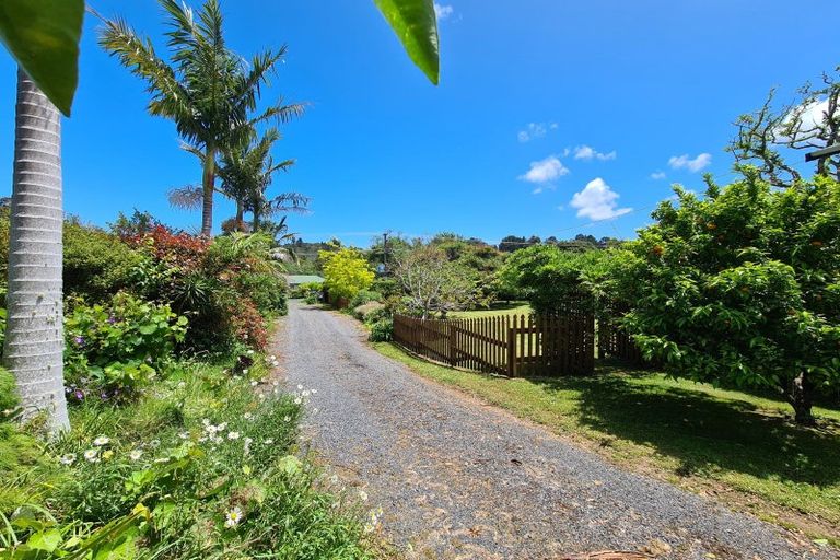 Photo of property in 40 Driving Creek Road, Coromandel, 3506