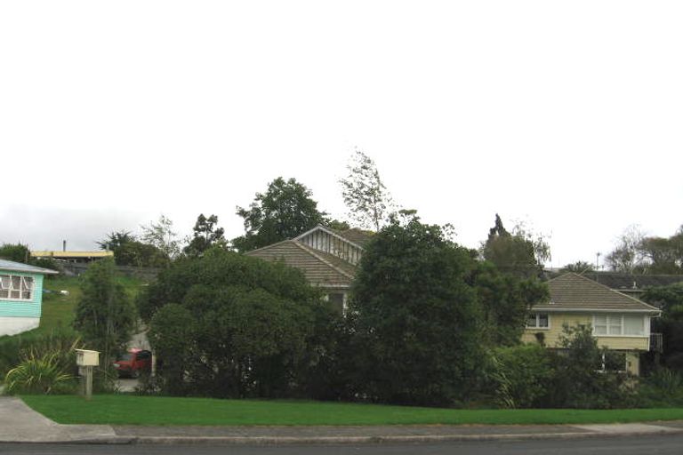 Photo of property in 5 Woodglen Road, Glen Eden, Auckland, 0602