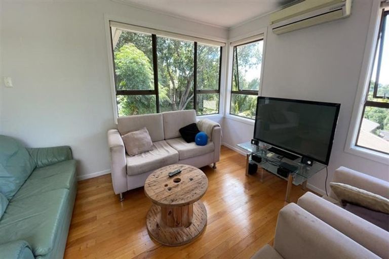 Photo of property in 1/18 Cypress Place, Sunnynook, Auckland, 0620