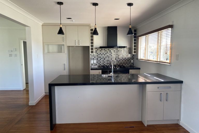 Photo of property in 11 Youngs Road, Papakura, 2110