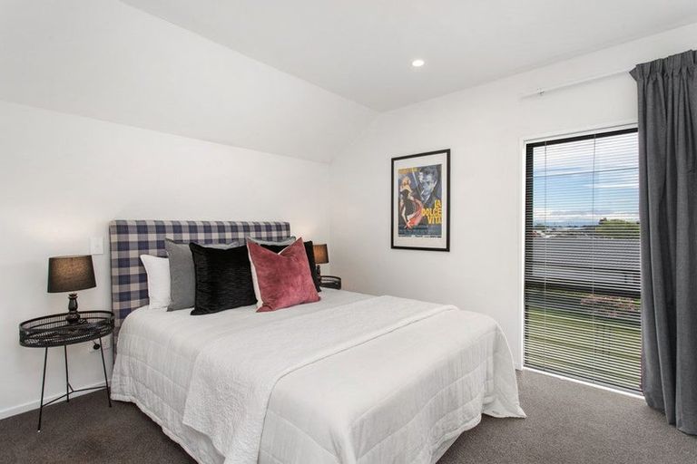 Photo of property in 5 Wheatsheaf Lane, Heathcote Valley, Christchurch, 8022