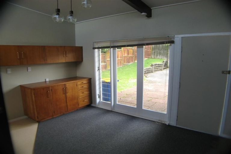 Photo of property in 2/135 Glenfield Road, Hillcrest, Auckland, 0626