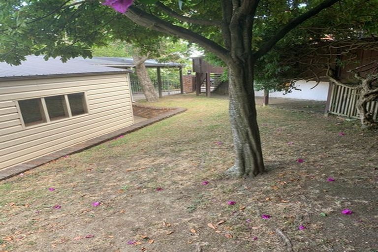 Photo of property in 27-29 Wairau Road, Forrest Hill, Auckland, 0627