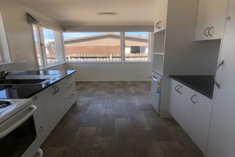 Photo of property in 1/452 Swanson Road, Ranui, Auckland, 0612