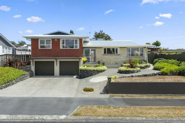 Photo of property in 6 Resthill Crescent, Glenview, Hamilton, 3206