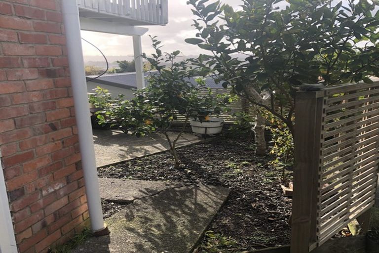 Photo of property in 1/146 Sunset Road, Unsworth Heights, Auckland, 0632