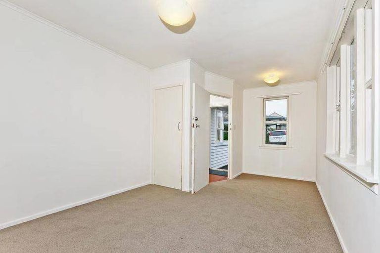 Photo of property in 2/158 Forrest Hill Road, Forrest Hill, Auckland, 0620