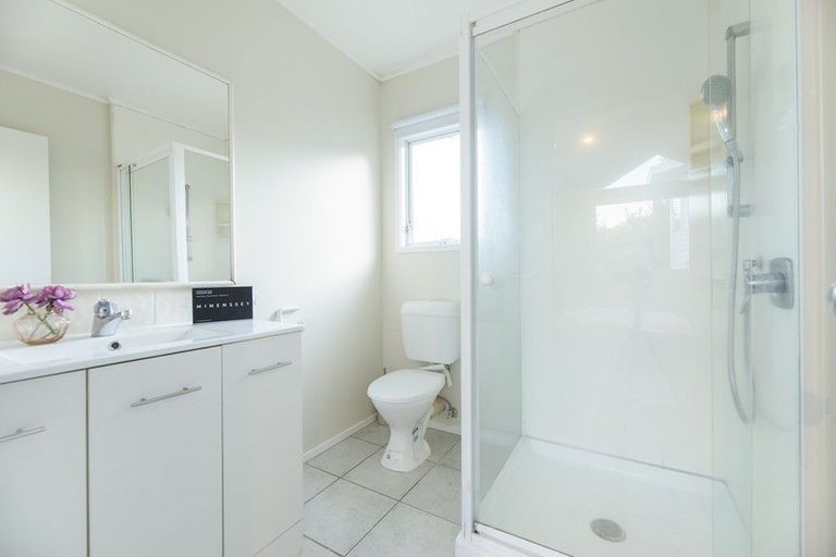 Photo of property in 1/48 Noeleen Street, Glenfield, Auckland, 0629