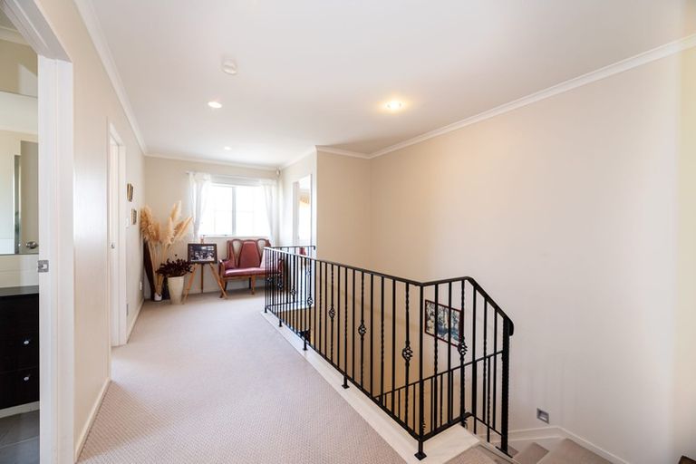 Photo of property in 14 Bridgefield Crescent, Flat Bush, Auckland, 2016