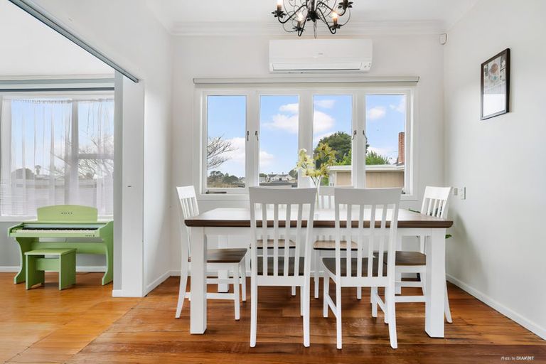 Photo of property in 11 Owens Road, Waiuku, 2123