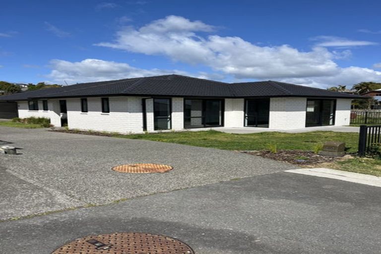 Photo of property in 8 Albatross Lane, Welcome Bay, Tauranga, 3112