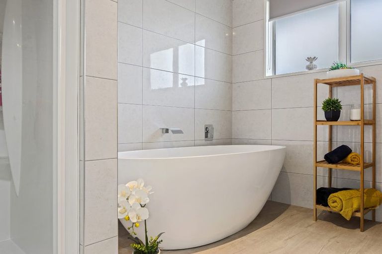 Photo of property in 15 Thornley Place, Woodend, 7610