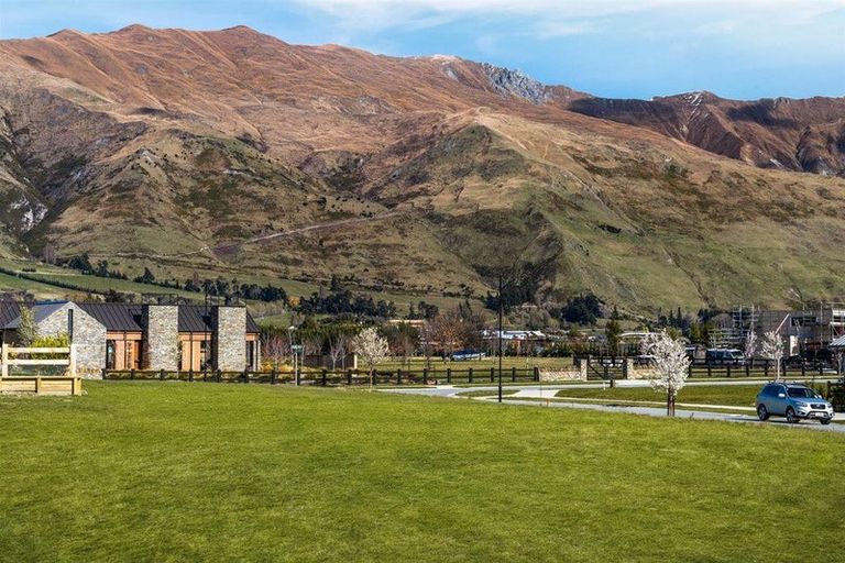 Photo of property in 9 Deans Drive, Wanaka, 9305