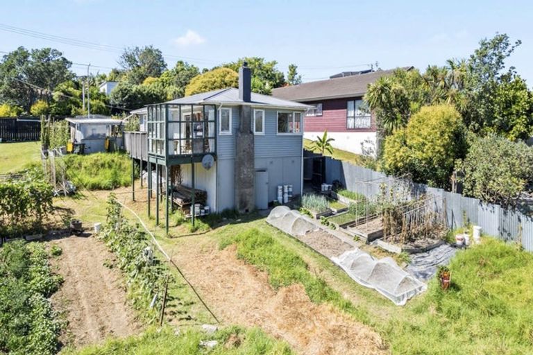 Photo of property in 39 Newington Road, Henderson, Auckland, 0612