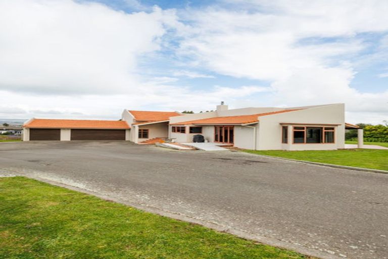 Photo of property in 25 Schnell Drive, Kelvin Grove, Palmerston North, 4414