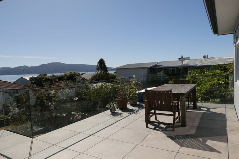 Photo of property in 104 Seaview Road, Paraparaumu Beach, Paraparaumu, 5032
