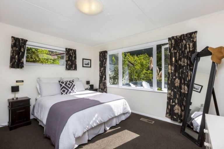 Photo of property in 74 Elmslie Road, Pinehaven, Upper Hutt, 5019