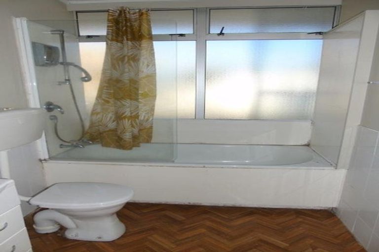 Photo of property in 23 Rangitane Street, Maupuia, Wellington, 6022