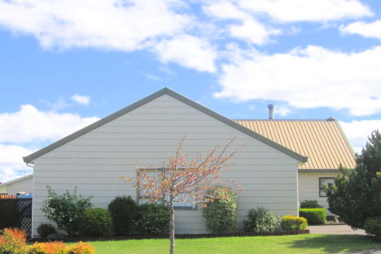 Photo of property in 15 Golders Place, Richmond Heights, Taupo, 3330
