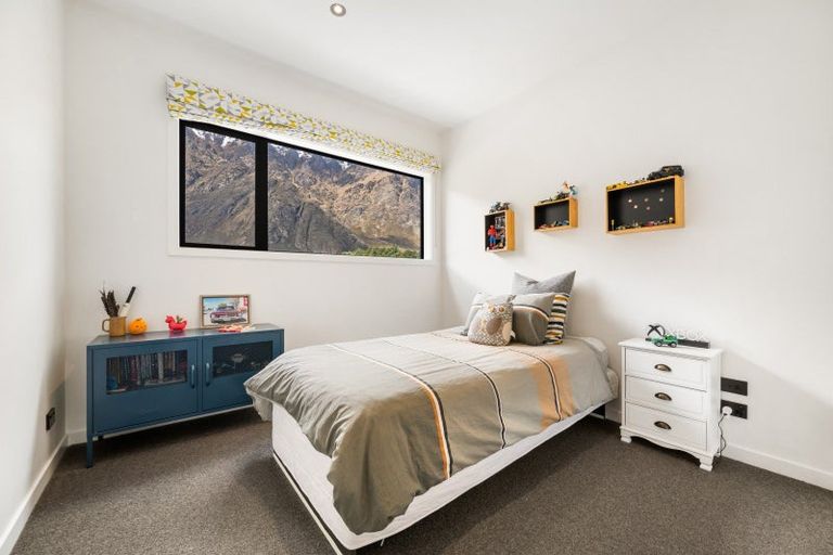 Photo of property in 37 Pendeen Crescent, Jacks Point, Queenstown, 9371