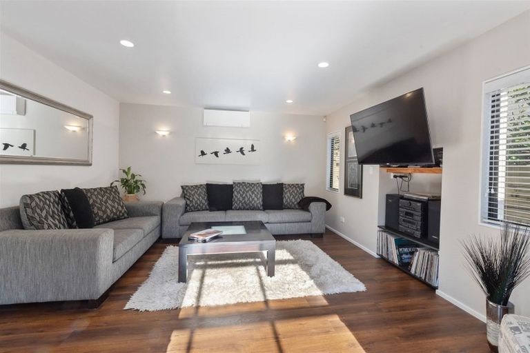 Photo of property in 45b Onewa Road, Northcote, Auckland, 0627