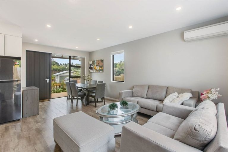 Photo of property in 1b Julia Place, Totara Vale, Auckland, 0629