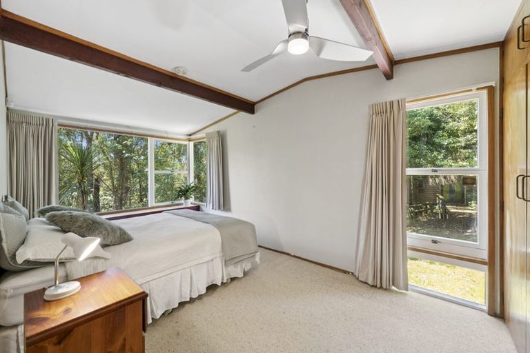 Photo of property in 222 Atkinson Road, Titirangi, Auckland, 0604