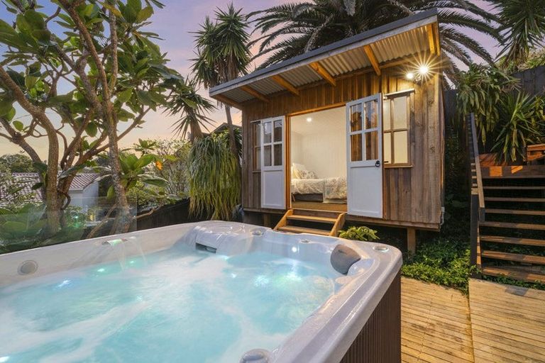 Photo of property in 21a Cliff Road, Torbay, Auckland, 0630